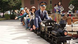 台南社大教與學博覽會文化中心展開 等比縮小版蒸汽火車體驗最吸睛