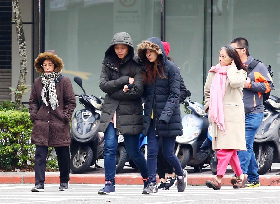 低溫、大雨、強風特報 氣象局三箭齊發 - 生活 - 中時