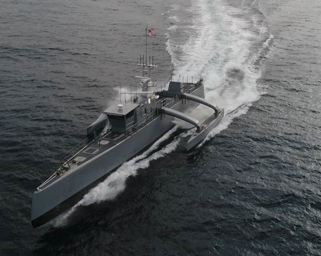 美国国防高等研究计划署已将第一艘美军反潜无人舰「海猎手」交付美国海军研究室。（DARPA）