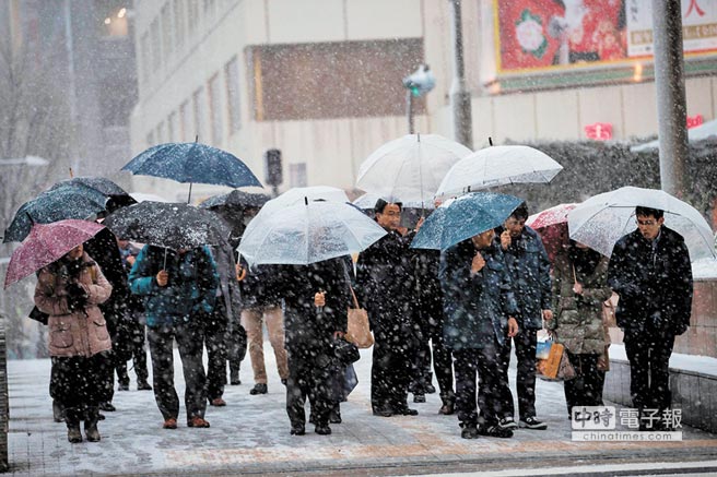 日本氣象廳預測，17日中午至18日以北日本為主的地區將下暴風雪。（法新社）