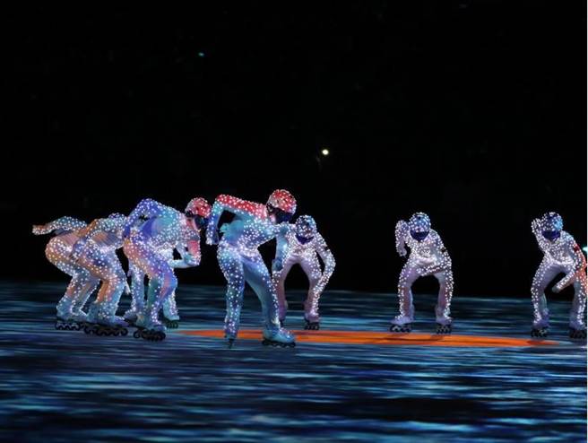 表演者在「北京八分鐘」閉幕表演中賣力演出。(圖/新華社)