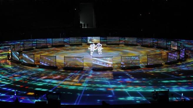 「北京八分鐘」閉幕表演具有科技感，相當酷炫。(圖/新華社)