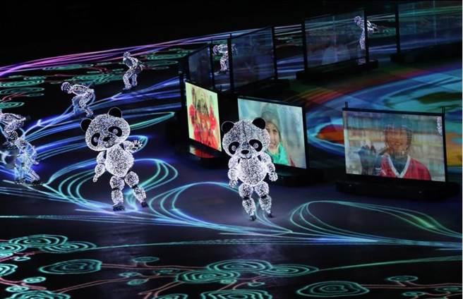 「北京八分鐘」閉幕表演具有科技感，相當酷炫。(圖/新華社)