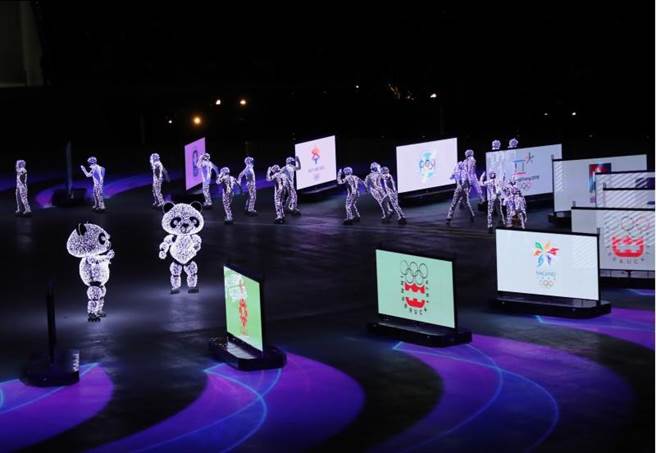 「北京八分鐘」閉幕表演具有科技感，相當酷炫。(圖/新華社)