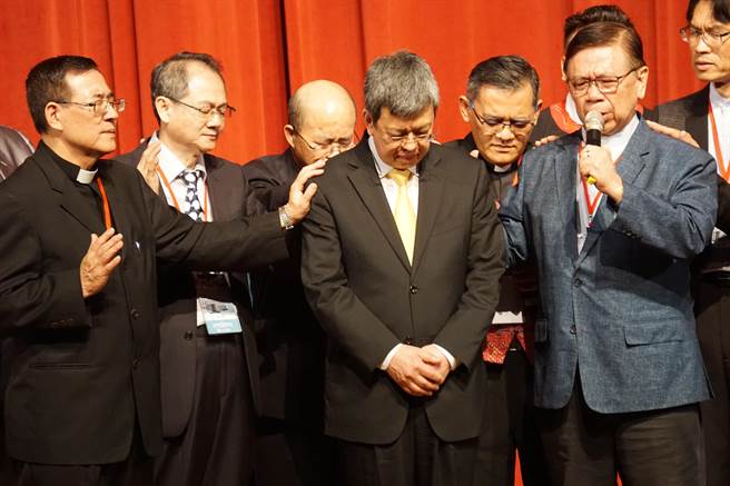 副總統陳建仁出席高市議會主辦的「新年早禱會」，祈求主耶穌賜福台灣。（柯宗緯攝）