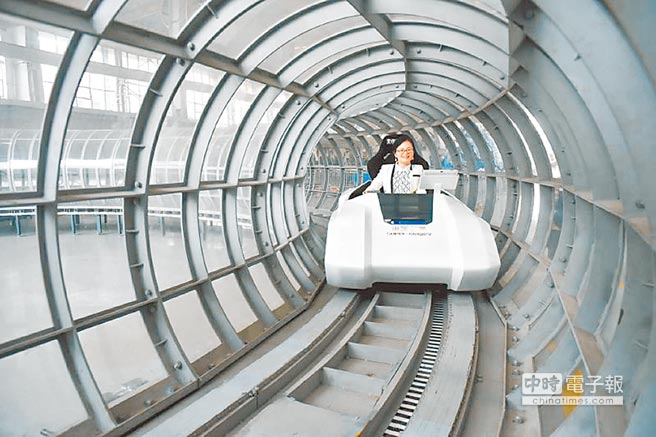 大陸國內第一個載人高溫超導磁浮環形實驗線。（取自中國新聞網）