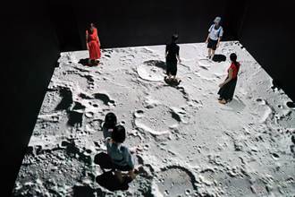 勇於作夢的勇氣 河床劇團「當我踏上月球」