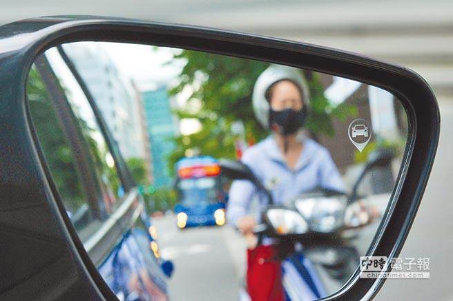 杨姓男子因机车熄火而滑离车道，不慎造成后方2名机车骑士来不及闪避，撞成一团，其中1名骑士送医不治。(示意图/中时资料照)