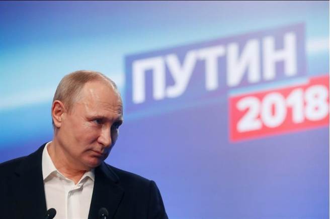 俄羅斯總統普丁3月18日在莫斯科競選總部發表演說的神情。（路透）
