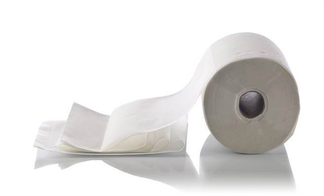 英国一名妈妈抢到的18卷卫生纸，被朋友的小孩丢进浴缸变「纸浆」。(示意图／达志影像/shutterstock)