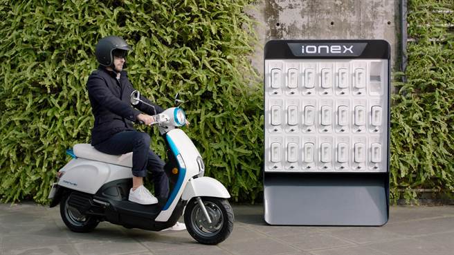 光陽發表「Ionex車能網」，挑戰未來3年銷售50萬輛電動車，瞄準電動機車龍頭Gogoro而來。（光陽提供）