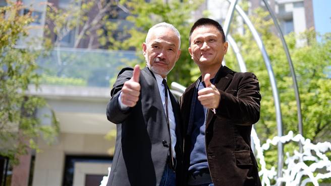 寶鴻建設總經理陳明仁（右）與高松伸建築師，一起為台中市打造國際級住宅新地標。（圖／寶鴻提供）