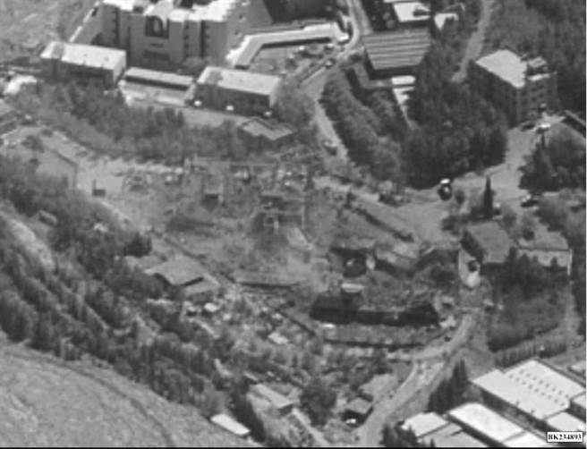 美国国防部公布叙利亚政府部门遭到飞弹攻击后的影像画面。(图/美联社)