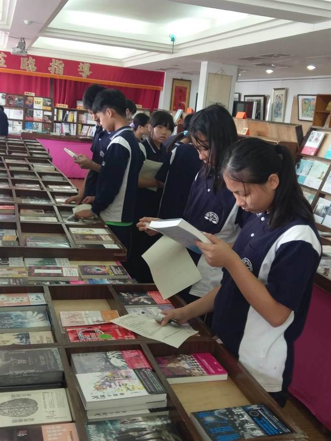 为响应4月23日世界阅读日，支持2018新北阅读节，新北市私立竹林中学特别举办相关系列活动。（叶书宏翻摄）