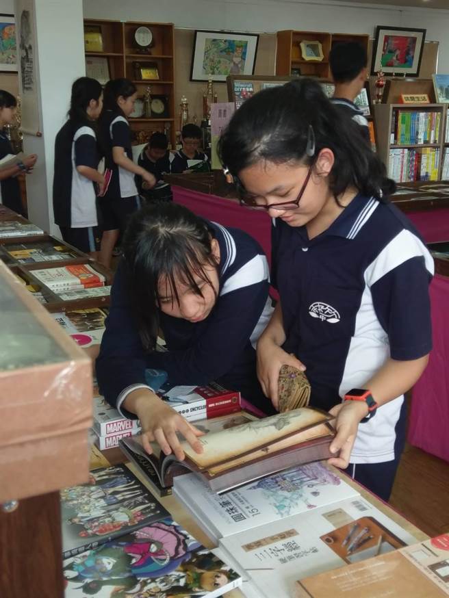 为响应4月23日世界阅读日，支持2018新北阅读节，新北市私立竹林中学特别举办相关系列活动。（叶书宏翻摄）