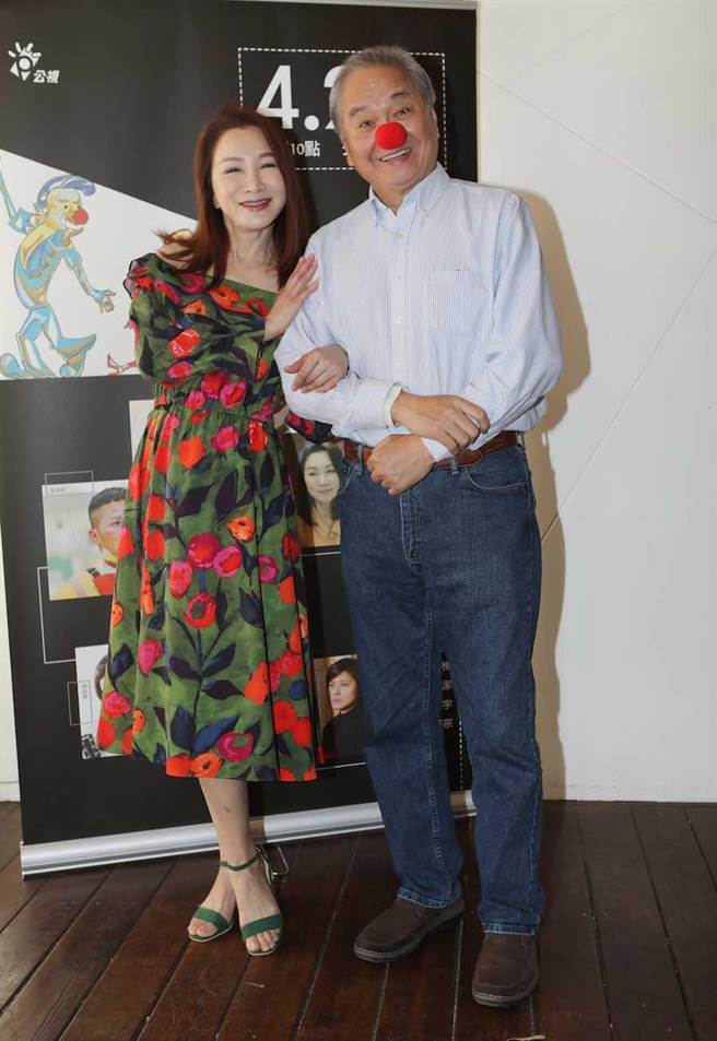 張瓊姿（左）、陶傳正飾演抗癌夫妻。（公視提供）