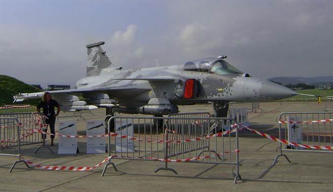 一架獅鷲E戰機。(圖/Wiki Media)