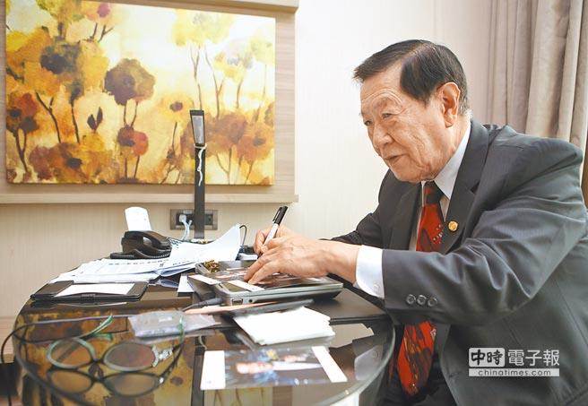 李昌鈺直言不相信鬼神，卻相信自己前世是個和尚，並透露他小名「解塵」的由來。(中時資料照)