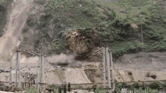 影〉四川樂山大規模山體滑坡 垮方量約5萬立方米