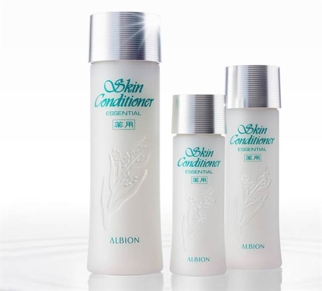 ALBION旗下明星商品「健康化妆水」。（翻摄自ALBION官网）