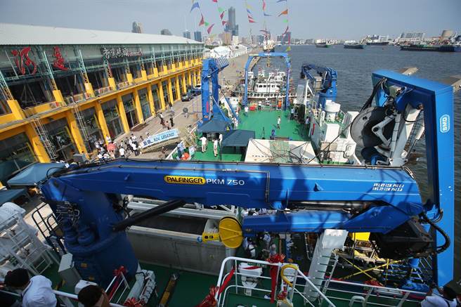 造價8.9億的勵進號研究船上設有多項探勘採樣測量研究設備。（王錦河攝）