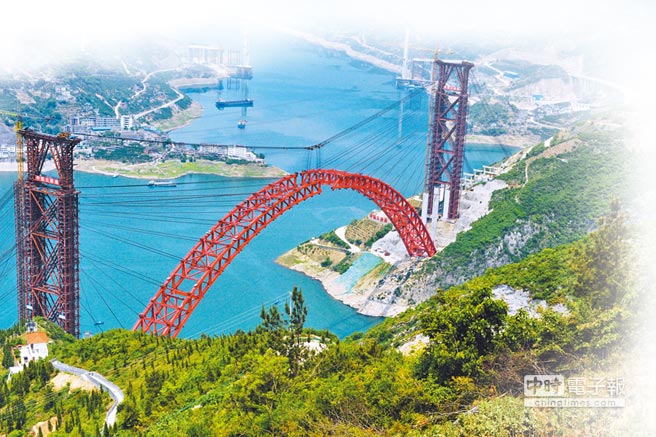 湖北省宜昌市秭归县的香溪长江公路大桥有「世界第一跨」之称。（CFP）
