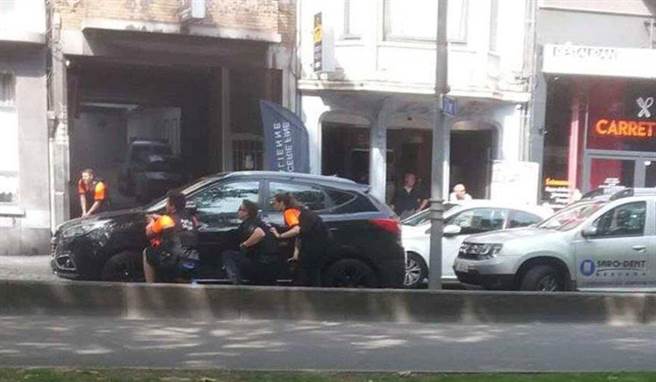 比利時驚傳槍擊襲警。(圖/推特)