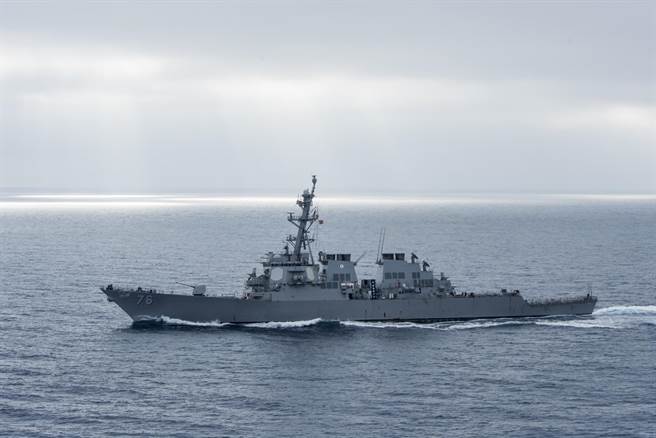 美国加强行使南海自由航行权，「希金斯」号（USS Higgins，DDG-76，见图）飞弹驱逐舰，以及「安提坦」号（USS Antietam，CG-54）飞弹巡洋舰，27日驶入南海西沙群岛的12海浬范围内，在东岛，中建岛与永兴岛等附近巡航。（美国海军）