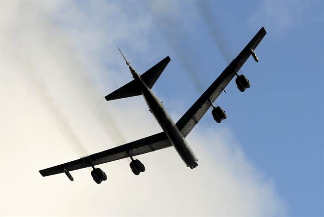 美国空军B-52轰炸机5月3日的资料照。（美国空军）