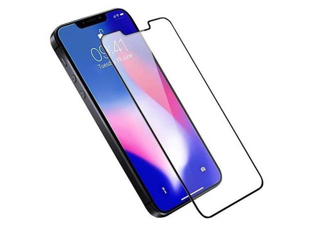 零售網站上，手機配件商Olixar開賣第二代iPhone SE保護貼，對於此款產品採用「瀏海屏」的設計頗具信心。(圖／翻攝MobileFun)