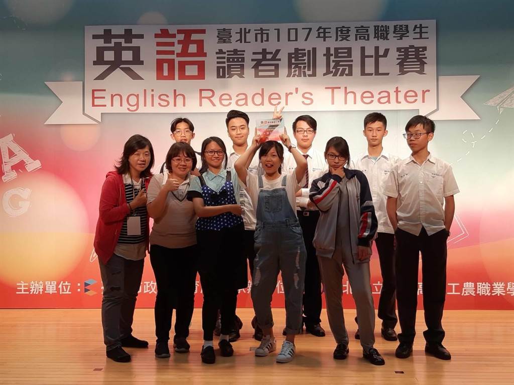 開南商工全校增能英文晨間廣播15年不間斷，學生參加台北市高職學生英語讀者劇場比賽勇奪第3名。（校方提供）