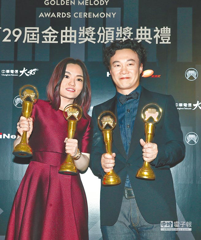 第29屆金曲獎，陳奕迅獲得最佳國語男歌手獎及年度專輯獎；徐佳瑩拿下最佳國語女歌手及最佳國語專輯獎。（影視攝影組攝）
