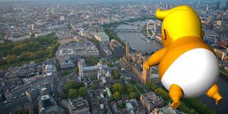 美總統訪英 憤怒川普充氣娃娃將飛越倫敦上空