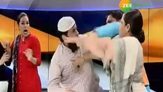 印度穆斯林教長電視上狂甩女權份子巴掌 嚇壞觀眾