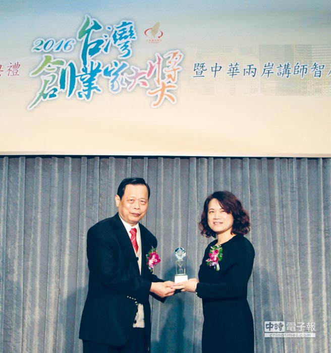 橙心國際榮獲「台灣優質產品金牌獎」及「2018傑出專業達人-醫美保健」的信譽肯定。   圖／業者提供
