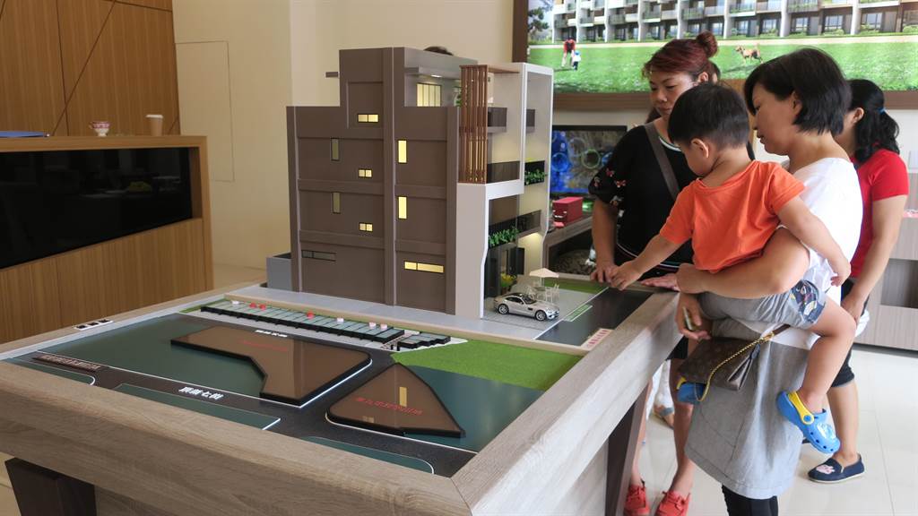 維瓦第建築團隊近年陸續在彰化縣內鄉鎮推出建案，最新的「天瑚」基地位在溪湖鎮明星學區湖北國小、溪湖國中附近。(謝瓊雲攝)