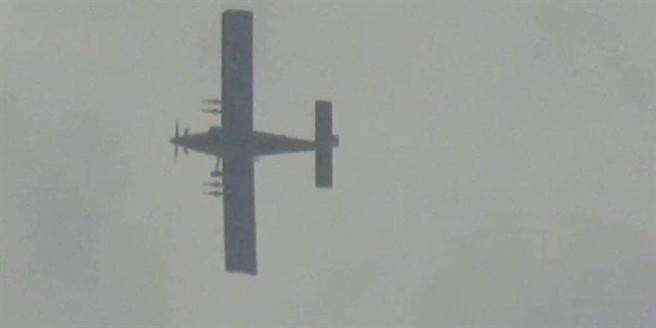 满载武装的AT-802飞机在西奈半岛上空。(图/mahmouedgamal44 推特)