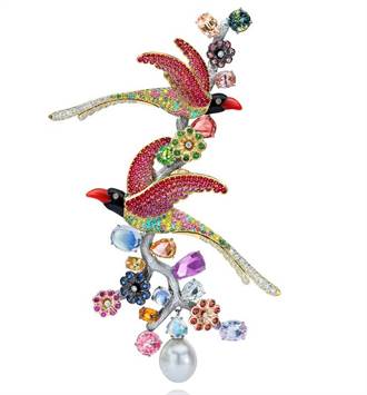 台裔珠寶設計師ANNA HU喜鵲胸針 獲莫斯科國家博物館收藏