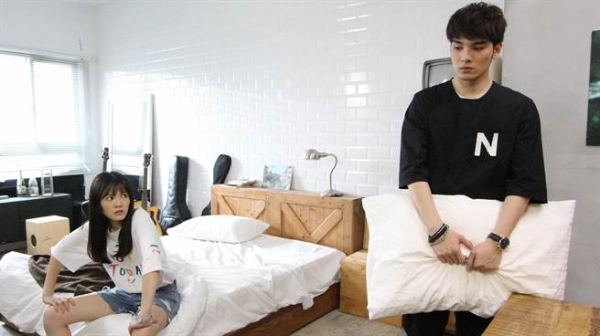 摇滚毕业生-黄伟晋、吴心缇。（华视）