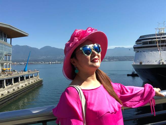 白冰冰精心搭配旅遊裝扮。（白冰冰提供）