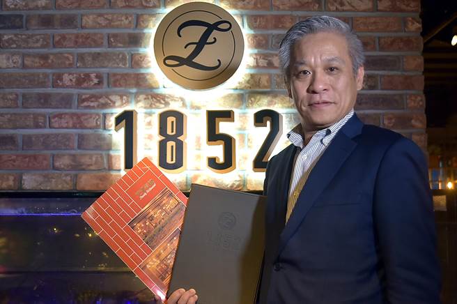 「綻1852」執行長賴鴻昌是「芳鄰」餐廳第一代員工，如今二度創業再戰牛排市場。（圖／姚舜）
