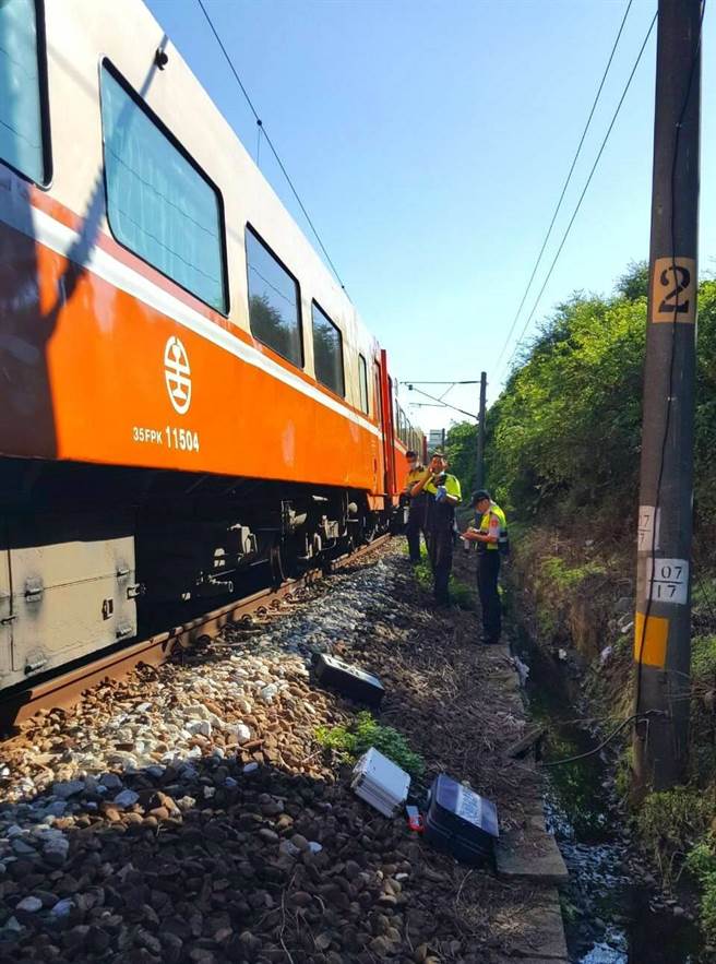 新竹有一男子闖鐵軌遭火車撞死，影響4300人。（台鐵提供）