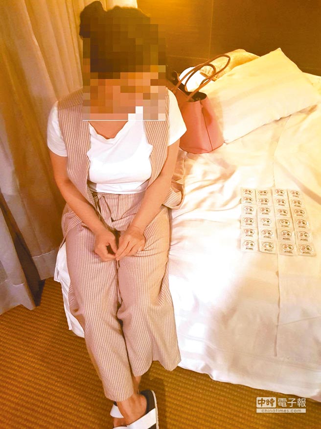 北市警方在中山区某旅社，查获2名大陆籍女子以观光名义来台卖淫。