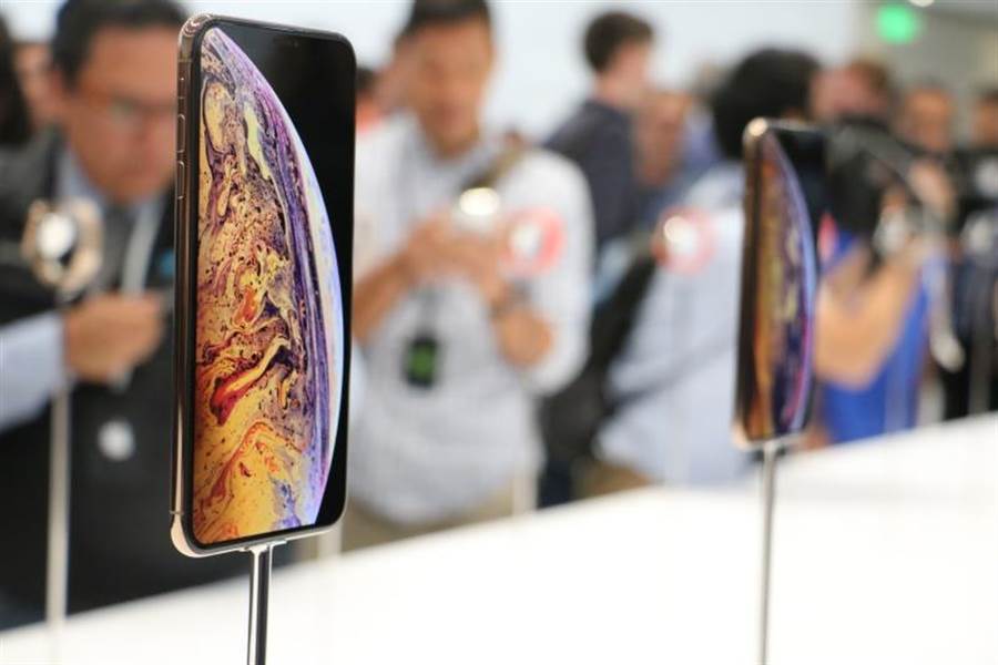 iPhone Xs Max與iPhone Xs。（圖／黃慧雯攝）
