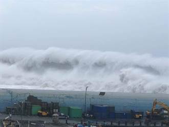 山竹沒來還是超猛 富岡港口湧10米巨浪