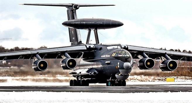 俄罗斯联合飞机公司制造的A-100空中预警机，号称可以侦测美国F-22与F-35隐形战机。（图／卫星通讯社）