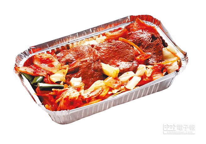 愛買新品箔燒系列韓式豬五花肉片，每盒200g、89元。（愛買提供）