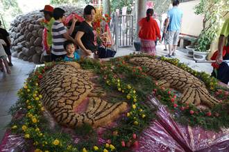 鯉魚伯公文化祭百斤米糕亮相 爭取「石鯉魚」列歷史建物