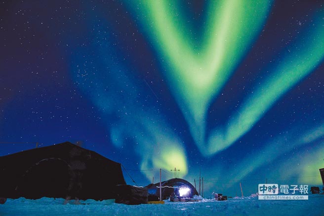 赴北極圈內國家欣賞如夢似幻的極光，近幾年蔚為風潮。（美聯社）