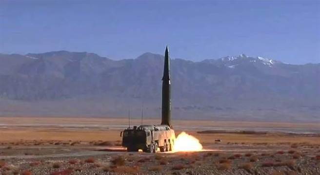 美俄在高超音速导弹材料技术上的争议，却让陆媒意外发现东风-17中程弹道导弹是目前唯一已量产的高超音速武器。（图／网路）